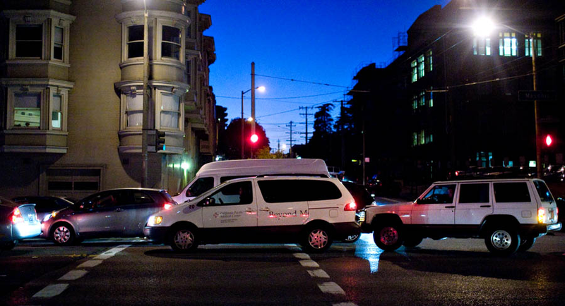Illustration for article titled 10 Things that Make You Look Like a Massive Idiot while Driving